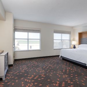 King Suite Tub Sofa Bed Mobility Accessible